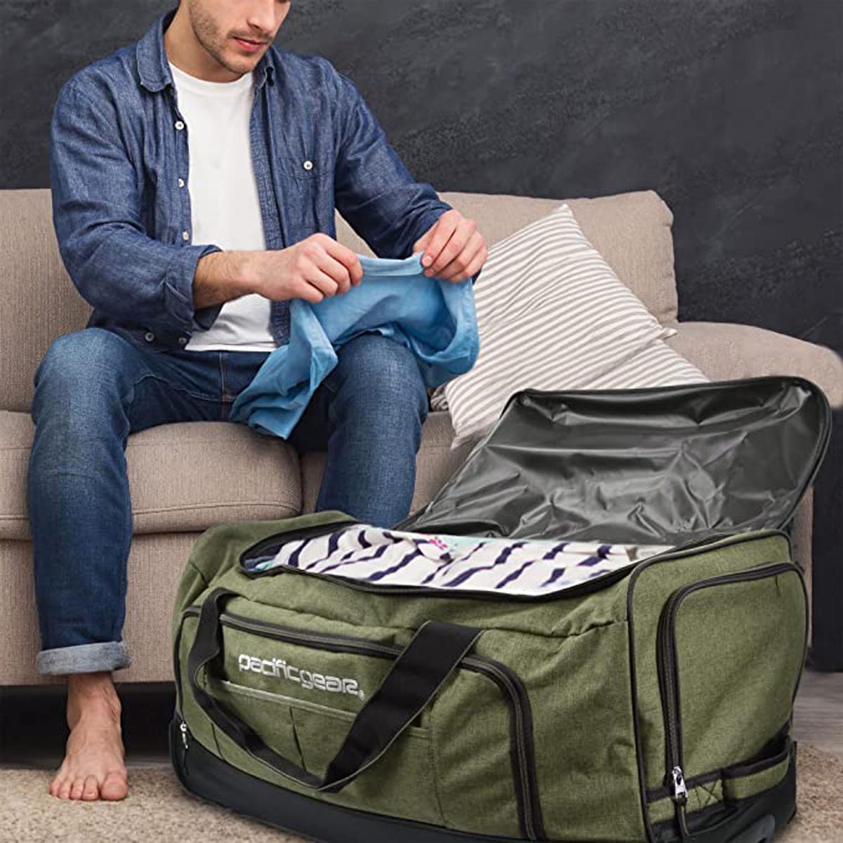 Samsonite andante 22 casual 2025 wheeled duffel